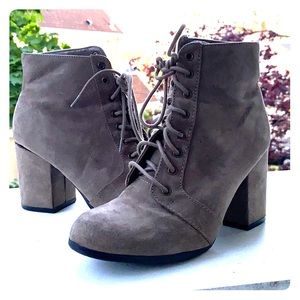 GREY Ankle boots